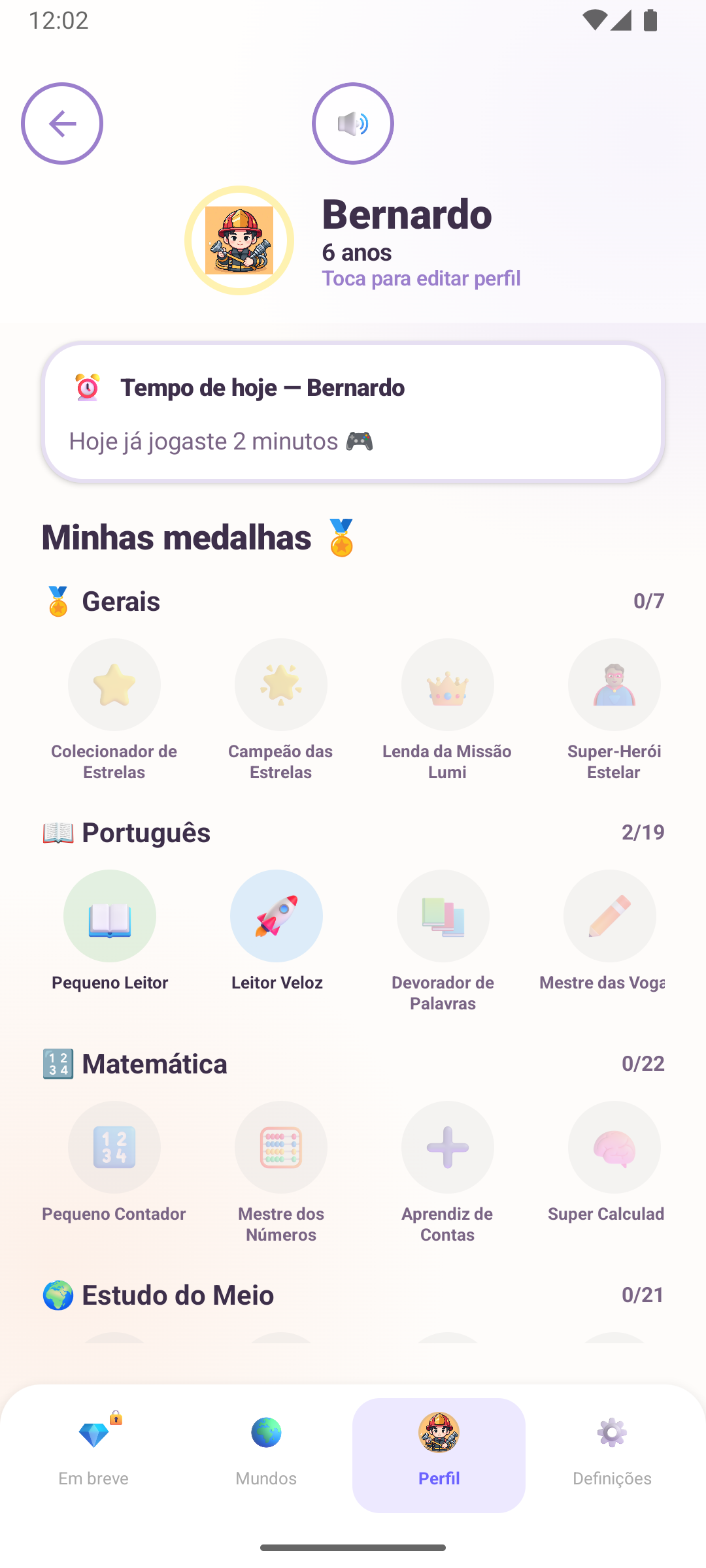 Ecrã de perfil: tempo jogado hoje e as medalhas por matéria — Português, Matemática e Estudo do Meio.